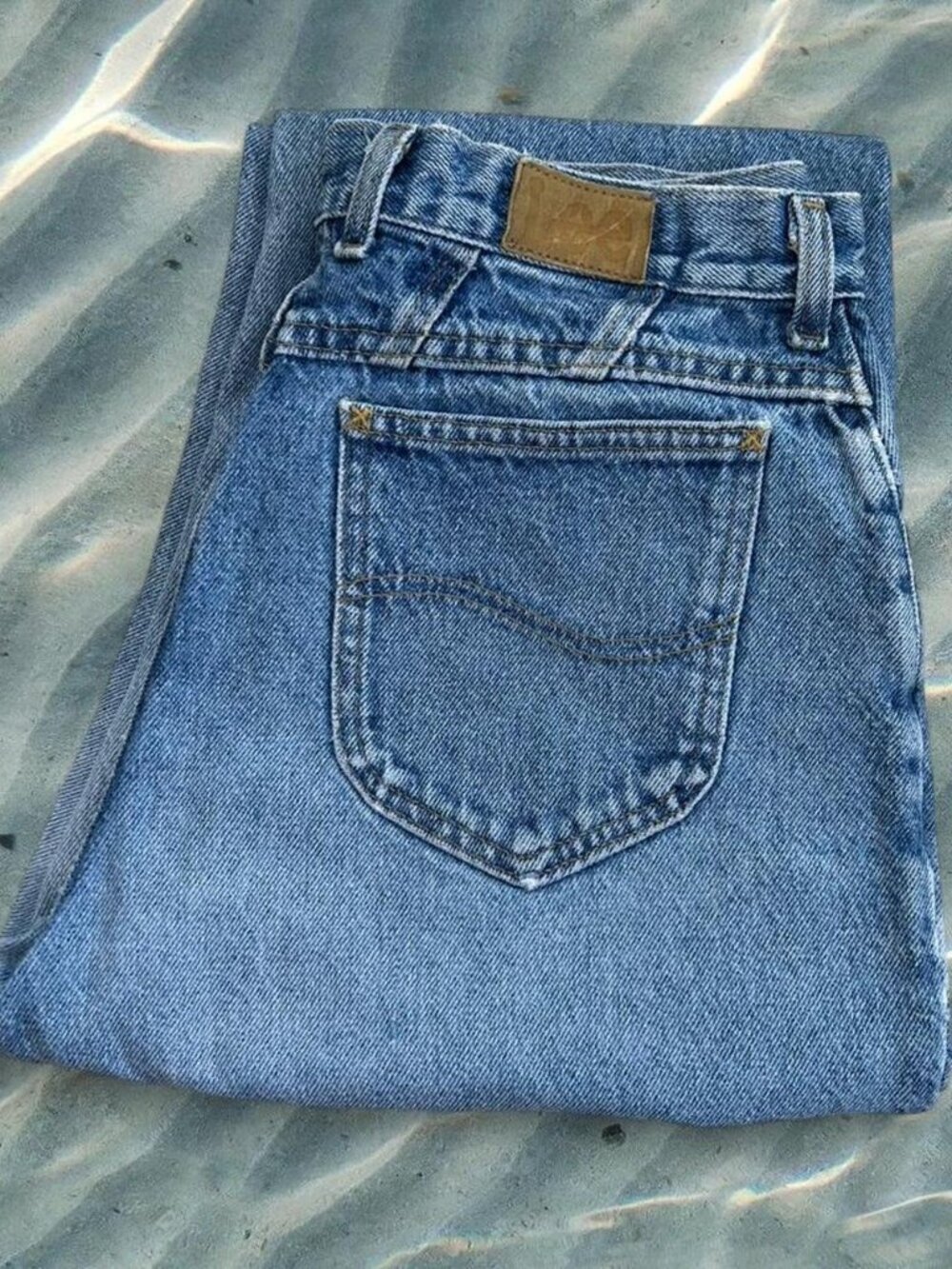 Vintage denim blue jeans ⭐️ Lee medium wash straight leg jeans size 30”